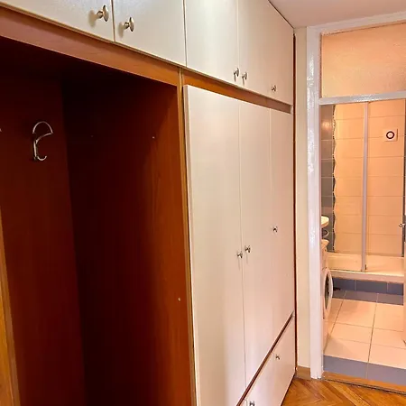 A2 - 80 M2 - Center *